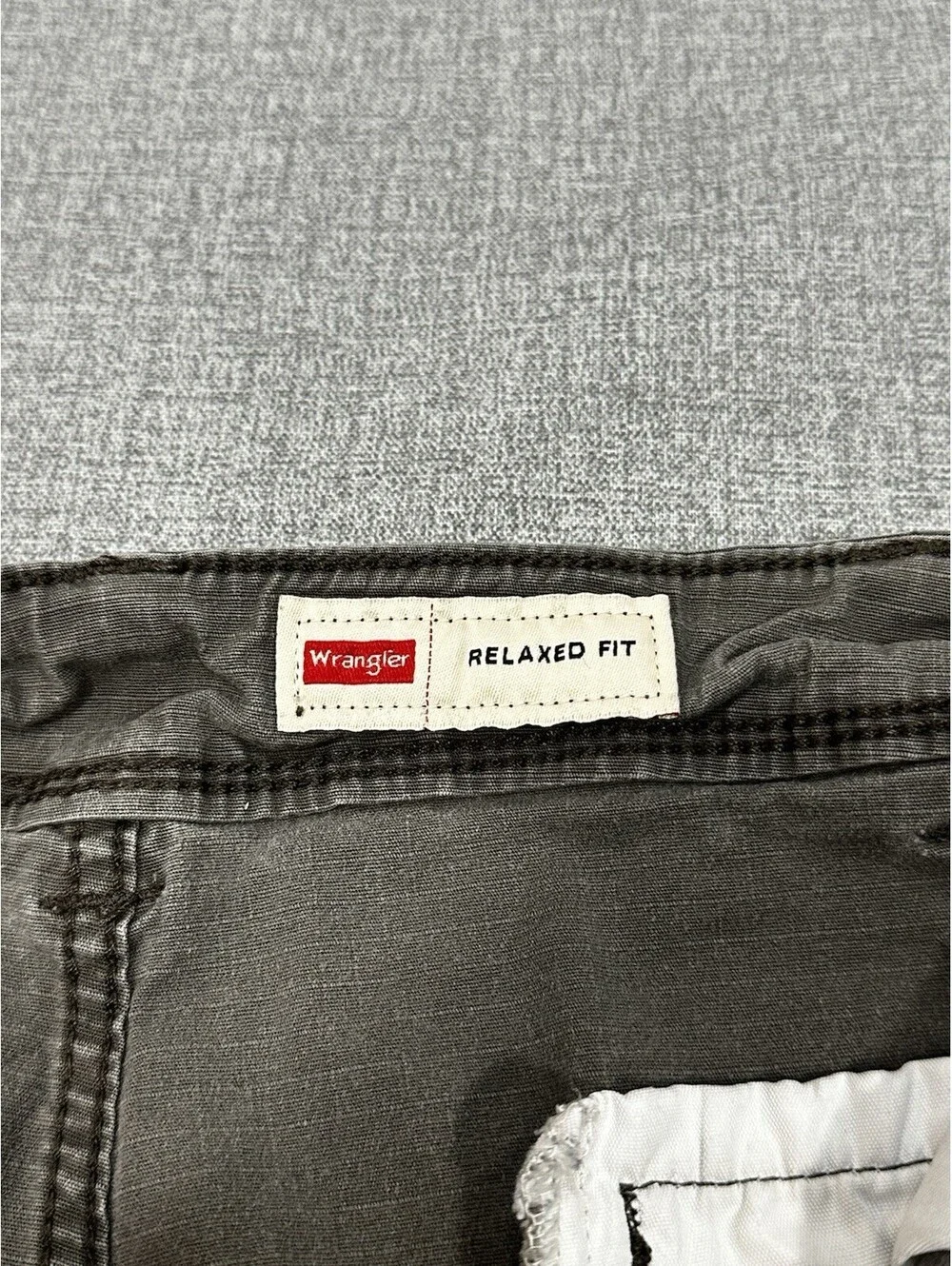 Wrangler Relaxed Fit Cargo Pants Men’s 37x29 Gray Workwear Utility – Flaws